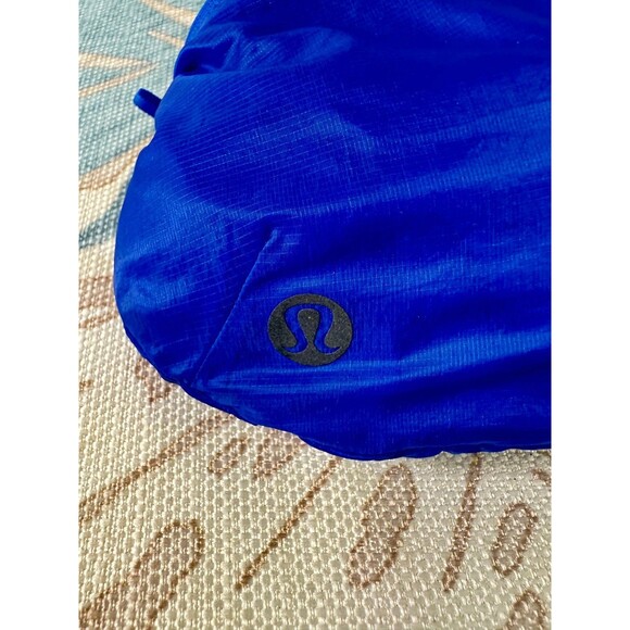 Lululemon Ventilated Packable Run Jacket Full Zip Hooded Blue Wms Sz 10 NEW - Picture 2 of 12
